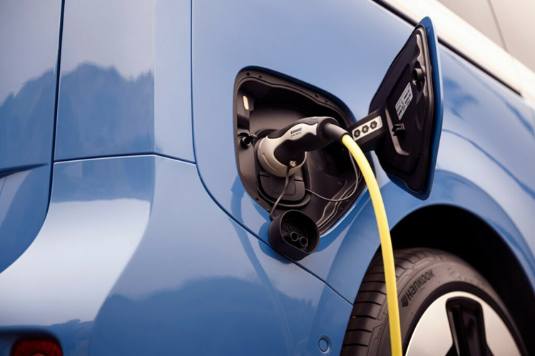 Ngoài ra, xe còn có các tùy chọn hai tông màu gồm mui Candy White kết hợp với thân xe màu Cam Energetic Orange, Vàng Pomelo Yellow, Xanh Blue Charcoal, Xanh lá Mahi Green, Bạc Metro Silver, Xanh Cabana Blue và Xám Indium Grey.