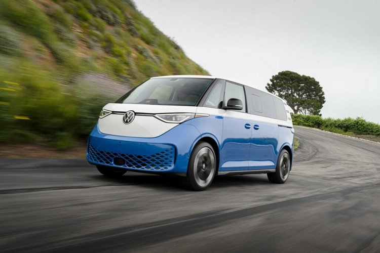 Ngoài ra chiếc minivan điện Volkswagen ID. Buzz EV 2025 cũng được trang bị cửa sau trượt điện và cốp đóng mở điện thuận tiện.