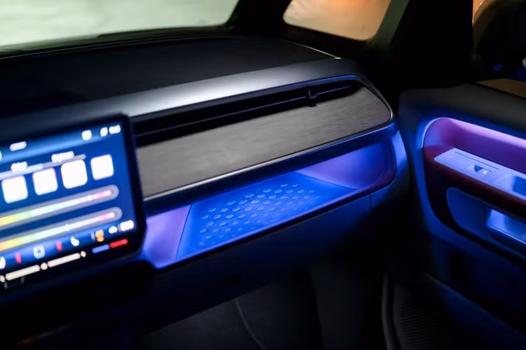 Bên cạnh việc được trang bị tốt hơn, Pro S Plus còn được trang bị hệ dẫn động 4 bánh toàn thời gian với mức công suất đầu ra lên tới 335 mã lực. Đối với phiên bản First Edition, xe có ngoại thất hai tông màu và mâm xe 20 inch độc đáo.