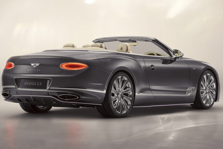 Mẫu xe đặc biệt này sẽ được chào bán sau lần ra mắt công chúng đầu tiên nhưng mức giá xe Bentley Continental GTC Mulliner hiện không được tiết lộ. Tuy nhiên, với những trang bị đắt giá trên xe như vàng hay kim cương, mức giá của chiếc xe chắc chắn sẽ đắt hơn nhiều so với một chiếc Continental GTC cơ bản.