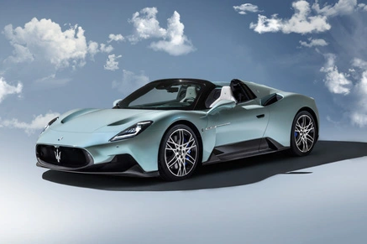 Maserati cho biết thêm họ là thương hiệu hạng sang duy nhất của Stellantis và “hiện đang thiết lập một mô hình kinh doanh mạnh mẽ, hướng tới tương lai xe điện để nâng cao vị thế dẫn đầu trong phân khúc hạng sang bằng cách duy trì khối lượng sản xuất và tỷ suất lợi nhuận phù hợp với định vị thương hiệu độc đáo của mình”.