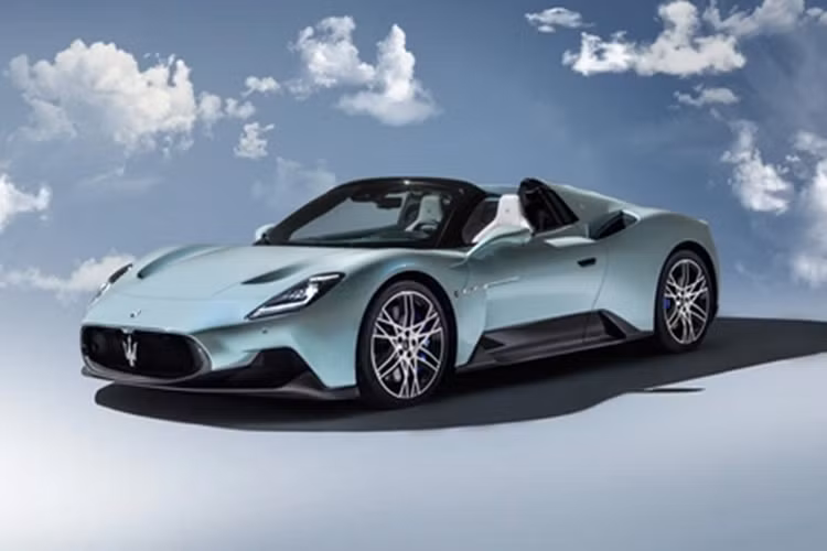 Maserati cho biết thêm họ là thương hiệu hạng sang duy nhất của Stellantis và “hiện đang thiết lập một mô hình kinh doanh mạnh mẽ, hướng tới tương lai xe điện để nâng cao vị thế dẫn đầu trong phân khúc hạng sang bằng cách duy trì khối lượng sản xuất và tỷ suất lợi nhuận phù hợp với định vị thương hiệu độc đáo của mình”.