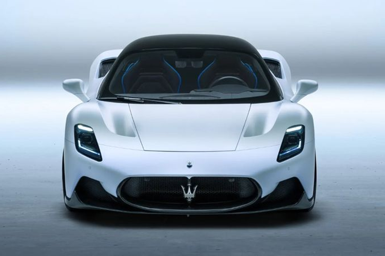 Maserati cho biết hãng tin tưởng vào tương lai điện hóa của ngành công nghiệp ô tô và có kế hoạch tung ra nhiều mẫu ô tô điện mới, bên cạnh hai dòng xe hiện tại là Grecale Folgore và GranTurismo Folgore đang được bán tại châu Âu. Là một phần của nỗ lực này, mẫu coupe thuần điện mới mang tên GranCabrio Folgore sẽ được hãng xe Italia trình làng vào cuối năm nay.