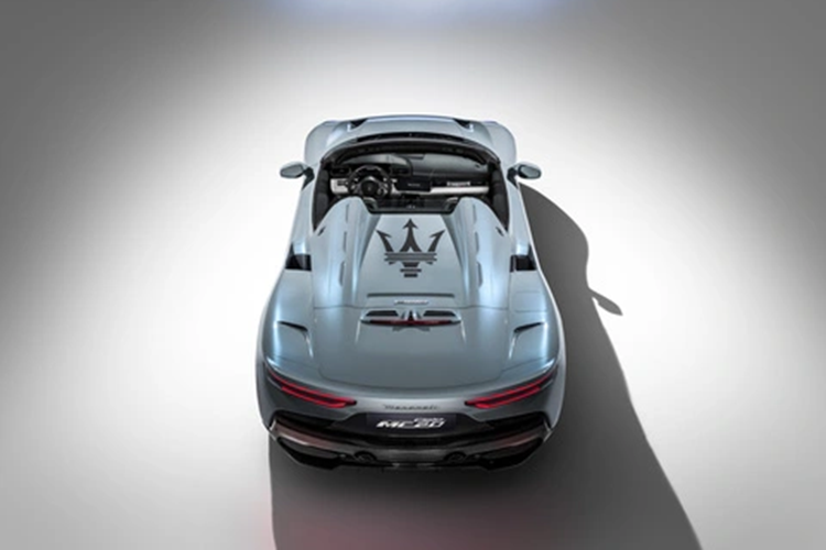 Giải thích rõ hơn về kế hoạch này, Giám đốc điều hành Maserati - ông Davide Grasso, cho biết “Chúng tôi đang nỗ lực hết sức để dẫn đầu sự thay đổi về điện khí hóa, với hai trong số các mẫu xe mang tính biểu tượng của chúng tôi hiện đã có phiên bản thuần điện và một mẫu xe khác sắp ra mắt trong năm nay.