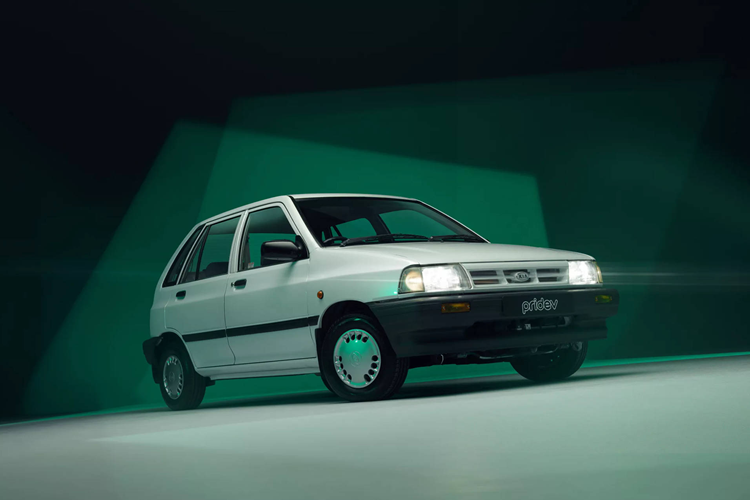 Nhân dịp kỷ niệm sinh nhật lần thứ 80 này, hãng xe Hàn Quốc đã cho trình làng phiên bản thuần điện của mẫu hatchback Pride đình đám một thời. Kia Pride vốn dĩ là dòng xe cỡ nhỏ, được khai sinh năm 1986 dưới tên gọi “Ford Festiva”, dùng nền tảng khung gầm và động cơ của Mazda 121.