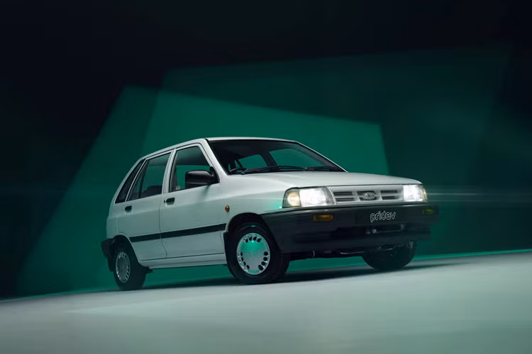 Nhân dịp kỷ niệm sinh nhật lần thứ 80 này, hãng xe Hàn Quốc đã cho trình làng phiên bản thuần điện của mẫu hatchback Pride đình đám một thời. Kia Pride vốn dĩ là dòng xe cỡ nhỏ, được khai sinh năm 1986 dưới tên gọi “Ford Festiva”, dùng nền tảng khung gầm và động cơ của Mazda 121.