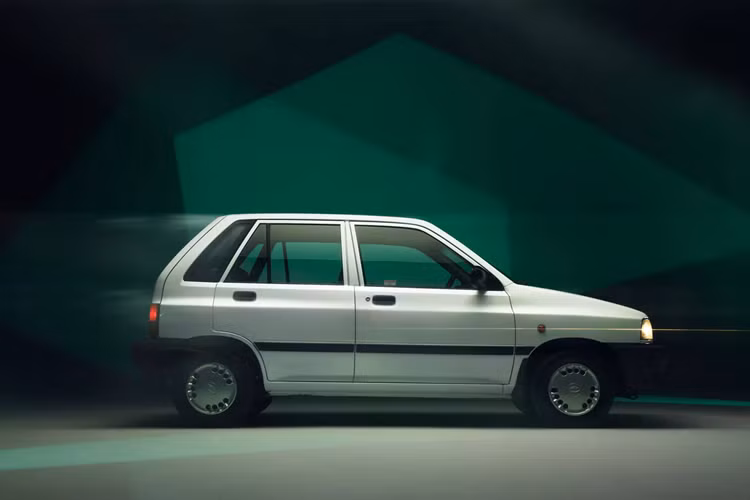 Chiếc Kia Pride đặc biệt được chọn để biến đổi thành xe thuần điện lần này là mẫu LX đời 1993 thuộc bộ sưu tập di sản của hãng, trang bị động cơ xăng 1.3L với 60 mã lực (45 kW)