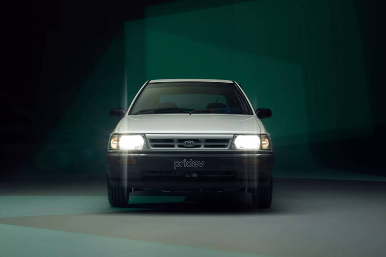 Kia Pride tập lái có nhiều kiểu dáng từ sedan 4 cửa cho đến hatchback 3 hoặc 5 cửa và thậm chí có cả wagon 5 cửa. Phiên bản nổi tiếng nhất tại Việt Nam là Pride CD5 với kiểu thân hatchback 5 cửa, được lắp ráp bởi VMC từ năm 2000. 