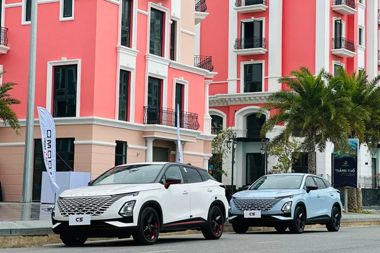 Chery là hãng xe Trung Quốc từng xuất hiện tại Việt Nam vào năm 2009 thông qua hợp tác với Liên doanh ô tô Hòa Bình (VMC). Vào thời điểm đó, Chery không mấy thành công và đã nhanh chóng phải rút khỏi thị trường.