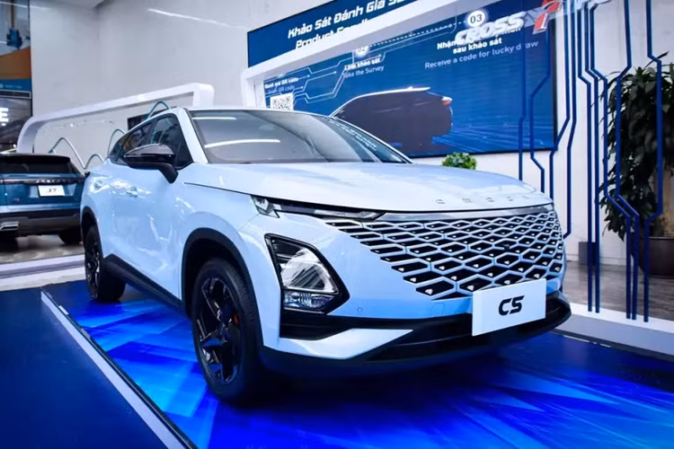 Vào hồi tháng 6 năm nay, liên doanh Chery - Geleximco chuyên phân phối xe Omoda và Jaecoo ở Việt Nam đã hé lộ thời điểm bán mẫu SUV C5. Theo liên doanh này, Omoda C5 2024 mới sẽ bắt đầu có mặt trên thị trường Việt Nam vào tháng 8/2024.