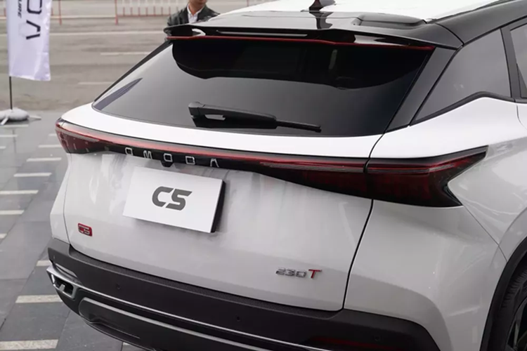 Ngoài Omoda C5, hãng Chery còn lên kế hoạch bán những mẫu xe khác ở thị trường Việt Nam, bao gồm Omoda E5, Jaecoo J7 và Jaecoo J7 PHEV. Trong đó, Omoda E5 chính là phiên bản thuần điện của C5 và đã có mặt tại Việt Nam từ cách đây vài tháng.