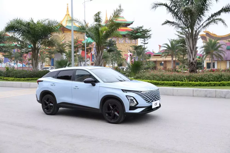 Nhà máy sẽ được khởi công xây dựng vào quý III năm nay và hoàn thành giai đoạn một vào quý I/2026. Sau khi hoàn thành giai đoạn một, nhà máy sẽ có công suất khoảng 50.000 xe mỗi năm. Mức giá xe Omoda C5 tại Việt Nam hiện vẫn chưa được công bố chính thức.