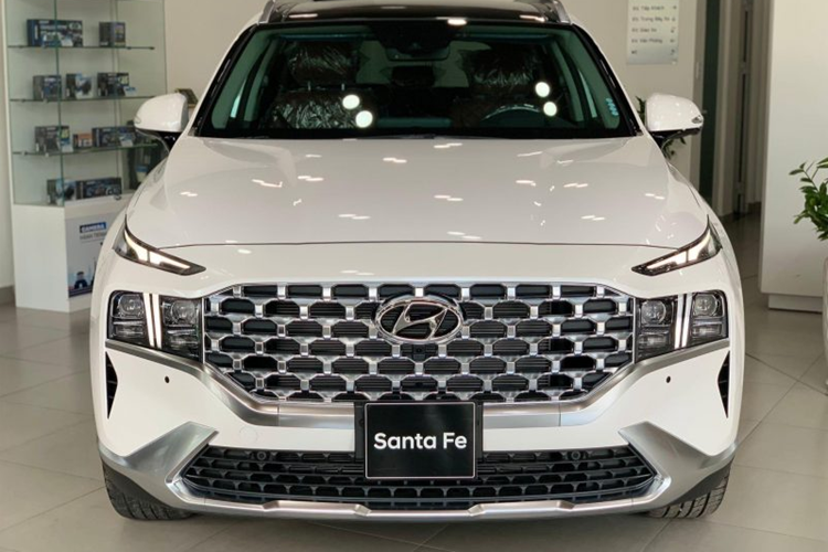 Với chương trình ưu đãi này, doanh số của Hyundai SantaFe hứa hẹn sẽ tiếp tục tăng trưởng. Trong tháng 4/2024 vừa qua, thương hiệu Hyundai đã bán được 530 chiếc SantaFe cho khách hàng Việt, tăng trưởng đến 105%. Có được kết quả tích cực này có lẽ một phần là nhờ chương trình ưu đãi của hãng trong tháng 4.