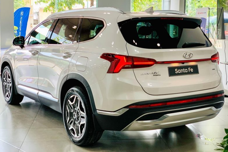 Không chỉ giảm giá bán cho SantaFe, Hyundai Thành Công còn áp dụng cả chương trình ưu đãi cho 5 mẫu xe, bao gồm Custin, Elantra, Accent, Venue và Grand i10, trong tháng 5/2024.