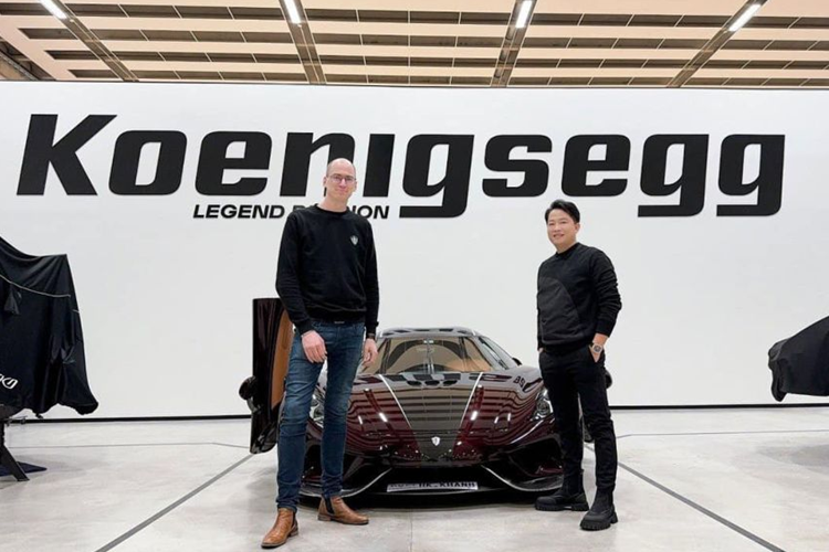 Sau đó, đội ngũ của Koenigsegg đã sang Việt Nam để sửa chữa, khắc phục lỗi. Tuy nhiên, do không đủ trang thiết bị nên vị đại gia này phải đưa xe về nhà máy của hãng Campuchia. Sau đó xe được vận chuyển sang Thái Lan bằng đường bộ, rồi tiếp tục từ đây vận chuyển về Thụy Điển.