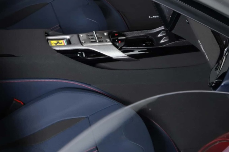 Theo công bố, Amalgam sẽ chế tạo 199 chiếc Ferrari 12Cilindri mô hình bản Coupe (mui cứng) và 199 chiếc bản Spider (mui trần). Ngoài ra, Amalgam sẽ chế tạo thêm một chiếc cá nhân hóa theo yêu cầu của người mua.