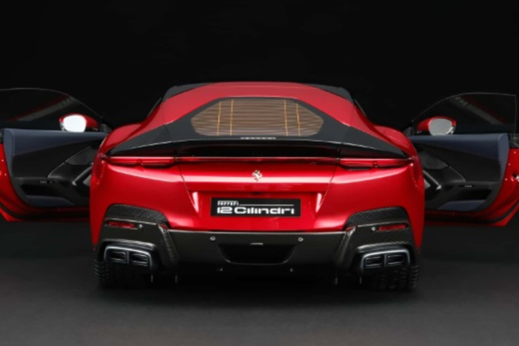 Chiếc xe cá nhân hóa này sẽ có giá cao hơn, lên đến 25.510 USD (khoảng 628 triệu đồng). Đối với khách hàng muốn mua mẫu xe mô hình này nhưng không có “túi tiền rủng rỉnh” thì có thể mua mẫu 12Cilindri tỷ lệ 1:18 với giá chỉ 1.330 USD (khoảng 32 triệu đồng).