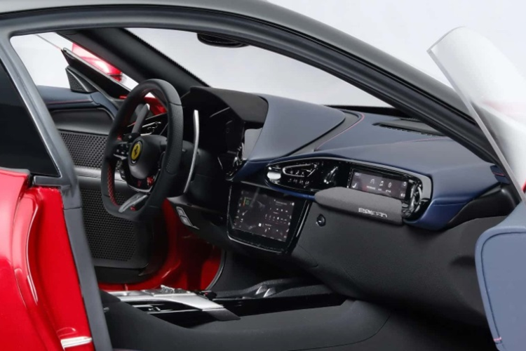 Đáng tiếc, chỉ có khoang động cơ của xe mô hình này là không được hãng chia sẻ.