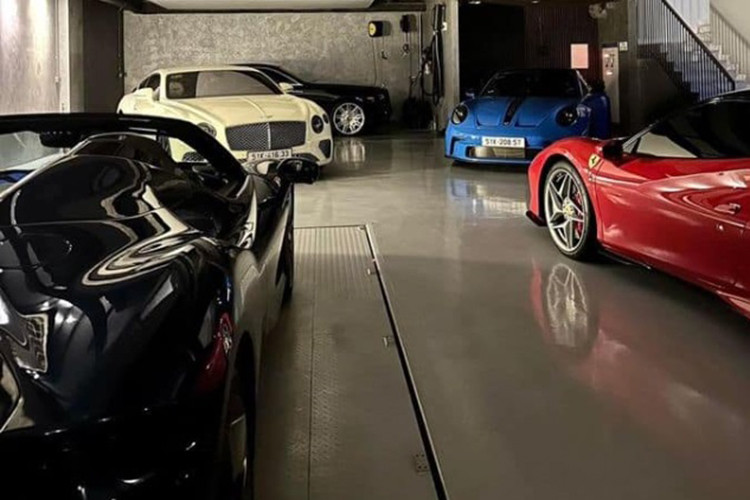 Ngoài ra còn có xe thể thao siêu xe Bentley Continental GT V8, ở tầng trên có Range Rover Autobiography đời mới và xe siêu sang Mercedes-Maybach S-Class.