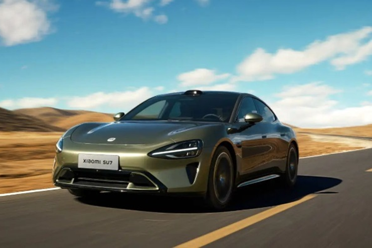 “Hôm qua, số lượng giao hàng tích lũy của mẫu xe điện Xiaomi SU7 đã vượt quá 20.000 chiếc. Cảm ơn sự ủng hộ của các bạn”, Xiaomi đăng tải trên mạng xã hội Weibo hôm 14/6.