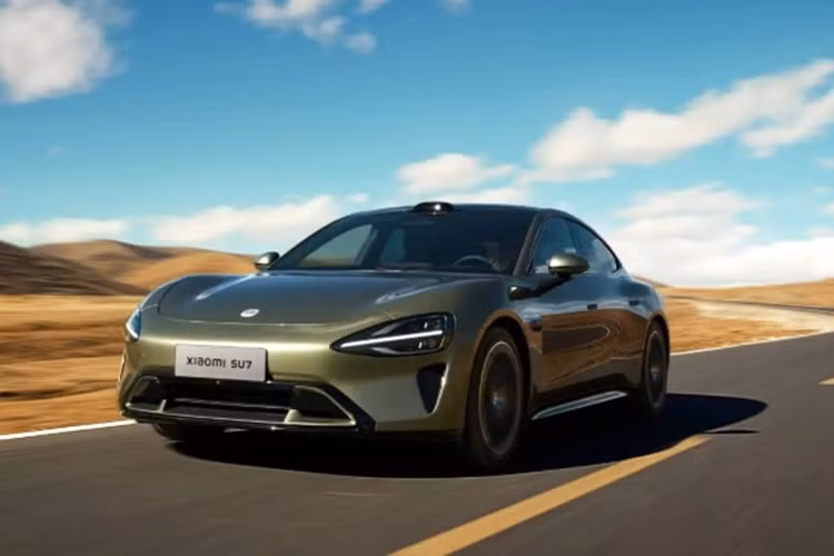 “Hôm qua, số lượng giao hàng tích lũy của mẫu xe điện Xiaomi SU7 đã vượt quá 20.000 chiếc. Cảm ơn sự ủng hộ của các bạn”, Xiaomi đăng tải trên mạng xã hội Weibo hôm 14/6.