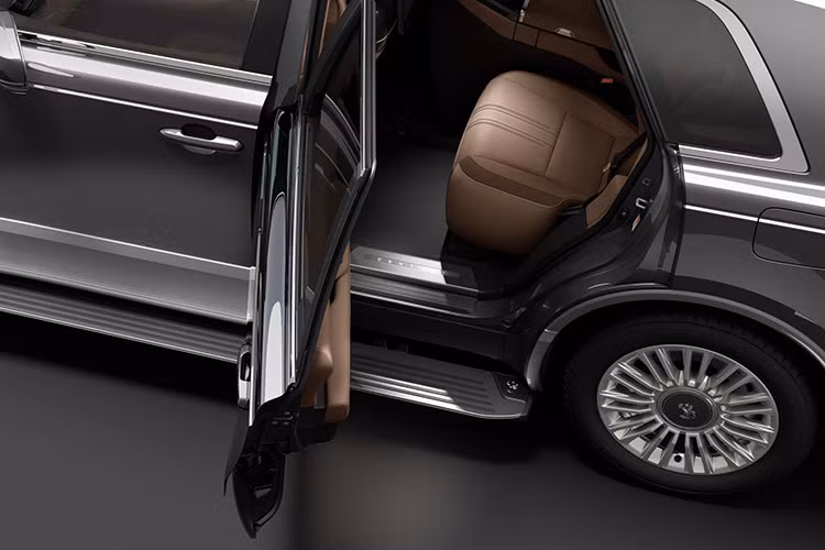 Khi được hỏi liệu Century GRMN có được bán ở thị trường Trung Quốc hay không, Chủ tịch tập đoàn Toyota khẳng định: "Chúng tôi đang lên kế hoạch làm như vậy". Tuy nhiên, ông cũng nói thêm: "Chúng ta cần chờ thêm một thời gian nữa".