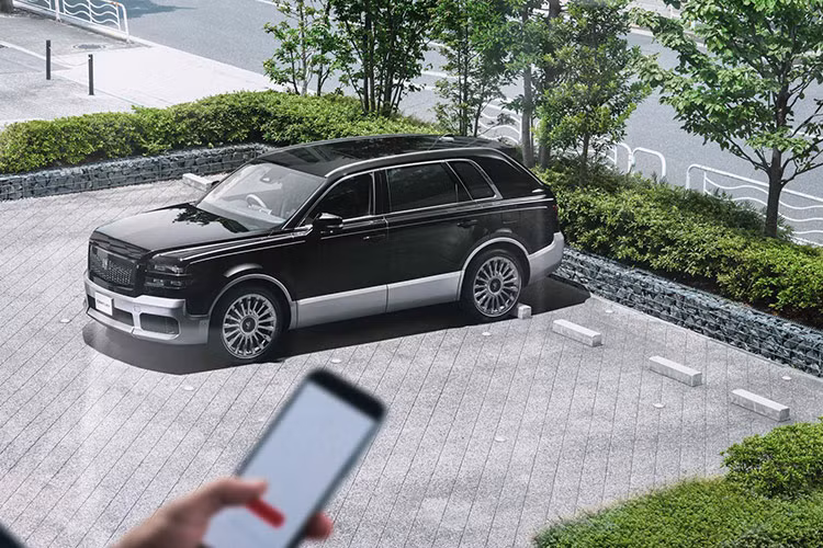 Mẫu xe sang Toyota Century bản SUV đã chính thức trình làng ở thị trường Nhật Bản vào hồi tháng 9/2023 đồng thời được mệnh danh là "Rolls-Royce Cullinan của Nhật Bản". Để đáp ứng nhu cầu đa dạng của khách hàng, hãng đã quyết định sẽ bổ sung phiên bản hiệu suất cao mang tên GRMN cho mẫu xe này.