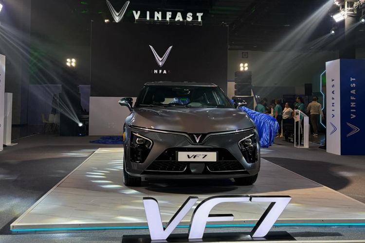 "Mục tiêu của chúng tôi không đơn thuần là ra mắt một mẫu xe mới. VinFast đang thúc đẩy một phong cách sống tập trung vào tính bền vững, khuyến khích những thói quen tiêu dùng thân thiện với môi trường và tiết kiệm năng lượng.", ông Nguyên Duy cho biết thêm. 