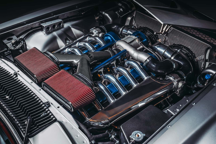 Hiệ mẫu xe còn được trang bị khối động cơ hiện là động cơ V-12 siêu nạp 6.5 lít thay vì động cơ 6.3 lít ban đầu. Hệ thống truyền động được mở rộng tạo ra công suất 660 mã lực và mô-men xoắn 730 Nm được truyền tới trục sau thông qua hộp số sàn sáu cấp có chức năng kiểm soát khởi động.