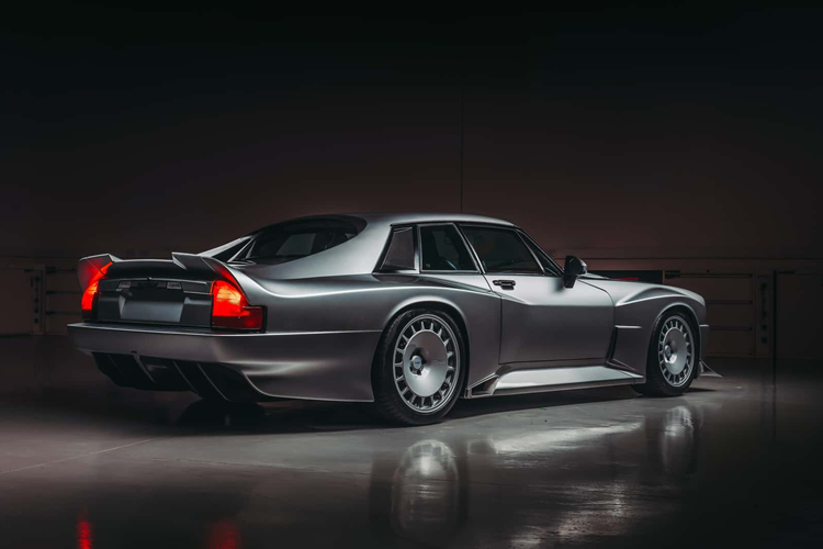 Năm đó, một chiếc XJR-9 khác từ Silk Cut Jaguar đã về đích thứ tư. Cả cấu hình lái tay trái và tay phải đều có sẵn để người mua có thể đặt hàng theo nhu cầu.