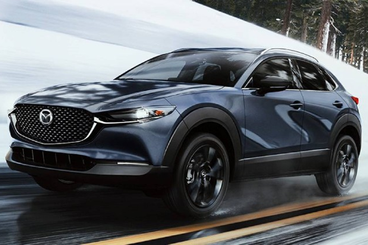 Ngoài ra, xe còn được trang bị hệ thống âm thanh 12 loa Bose, cửa sổ trời chỉnh điện, HUD, camera 360 độ, sạc không dây và cốp điện. Về an toàn, Mazda CX-30 2024 được bổ sung các tính năng an toàn mới trong gói i-Activsense như: cảnh báo phương tiện cắt ngang phía trước (FCTA) kết hợp hỗ trợ phanh (FCBS)