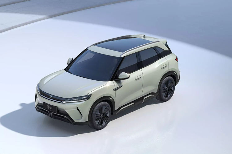 Xe đi kèm bộ pin Blade 45,12 kWh, cung cấp phạm vi hành trình theo chu trình thử nghiệm CLTC của Trung Quốc là 401 km (các phiên bản trước cung cấp phạm vi 301 km và 401 km).