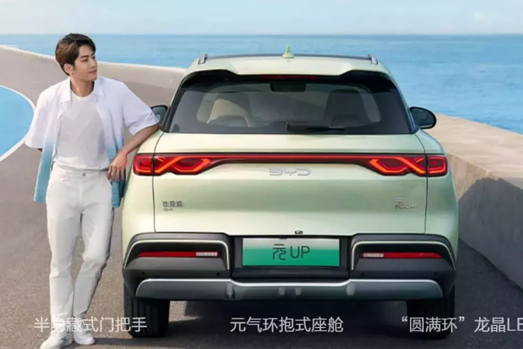 Đây là sự bổ sung cần thiết, và nó có tên gọi đầy đủ là BYD Yuan UP Vitality Edition chạy điện, với mức giá bán 99.800 nhân dân tệ (13.700 USD - tương đương 325 triệu đồng). Để tham khảo, BYD Yuan UP trước đây đã có ba phiên bản được bán với mức giá từ 96.800 – 119.800 nhân dân tệ (13.300 – 16.500 đô la Mỹ).