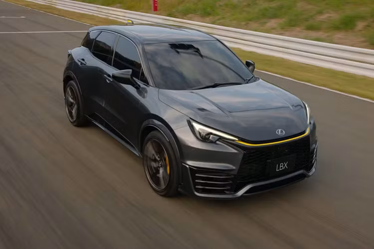 Lexus cuối cùng cũng có chiếc xe sử dụng động cơ 3 xi-lanh mạnh mẽ từ GR Yaris và GR Corolla của Toyota. Tuy nhiên, Lexus LBX 2024 mới không phải là chiếc hot hatch.