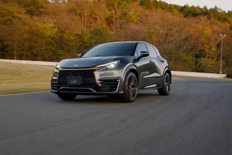 Một phiên bản LBX hiệu suất cao sẽ mang đến một bước nhảy vọt lớn về công suất so với phiên bản thông thường, với hệ thống truyền động hybrid yếu ớt chỉ sản sinh công suất 134 mã lực và mô-men xoắn 184 Nm. Tuy nhiên, Lexus chưa có thông báo về việc sản xuất LBX Morizo RR.