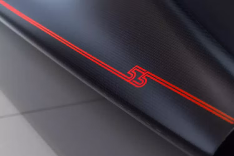 Ở phần đầu xe Daytona SP3 được hãng xe Ferrari trang bị bộ chia gió và cản trước rất ấn tượng gợi nhớ về 330 P4 của năm 1967 nhưng đã được tinh chỉnh lại với mũi xe thấp hơn, chắn bùn được làm rộng ra.