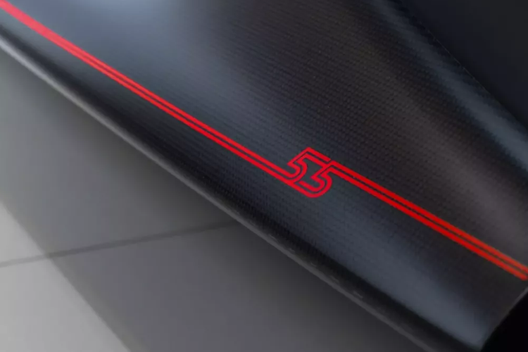 Ở phần đầu xe Daytona SP3 được hãng xe Ferrari trang bị bộ chia gió và cản trước rất ấn tượng gợi nhớ về 330 P4 của năm 1967 nhưng đã được tinh chỉnh lại với mũi xe thấp hơn, chắn bùn được làm rộng ra.