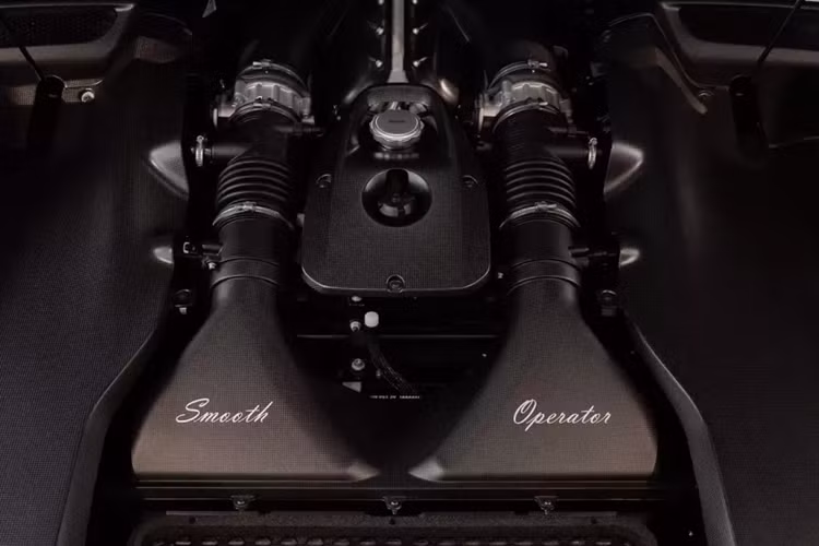 Phần đuôi xe Ferrari Daytona SP3 gây ấn tượng với thiết kế gần giống một chiếc xe concept dải đèn LED nằm ngang tích hợp đèn hậu, cánh gió có thể đóng mở theo tốc độ và phía dưới có các bộ khuếch tán gió làm bằng sợi carbon.