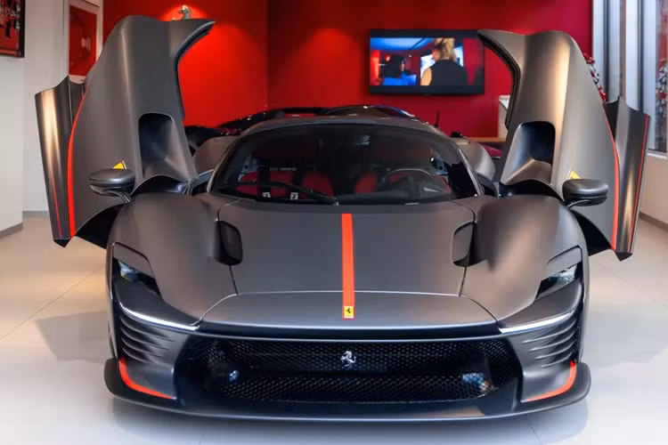 Sieu pham Ferrari Daytona SP3 trieu do ve tay Carlos Sainz Jr