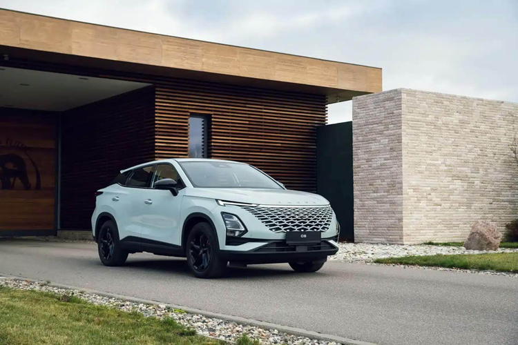 Mức giá xe Omoda C5 2024 dự đoán sẽ công bố vào cuối năm nay. Khách hàng mua xe Omoda C5 sẽ được hưởng chính sách bảo hành dài hơi lên đến 1.000.000 km hoặc 10 năm tùy điều kiện nào đến trước.