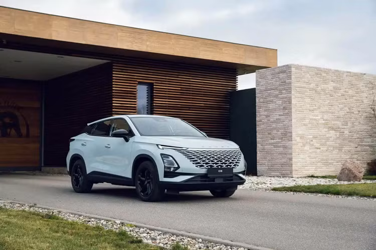 Mức giá xe Omoda C5 2024 dự đoán sẽ công bố vào cuối năm nay. Khách hàng mua xe Omoda C5 sẽ được hưởng chính sách bảo hành dài hơi lên đến 1.000.000 km hoặc 10 năm tùy điều kiện nào đến trước.