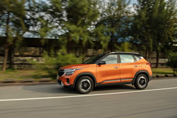 Đen (Fusion Black), Vàng (Starbright Yellow), Xanh (Mineral Blue) và màu Xanh mới (Jungle Green) và 4 tùy chọn màu 2 tone (áp dụng từ phiên bản Premium): Trắng – đen (Glacial White Pearl + Aurora Black Pearl), Đỏ – đen (Runway Red + Aurora Black Pearl), Cam – đen (Punchy Orange + Aurora Black Pearl), Vàng – đen (Starbright Yellow + Aurora Black Pearl).