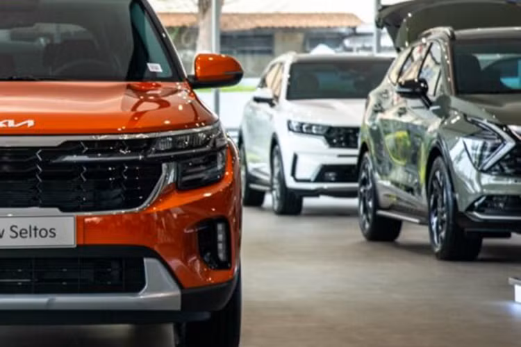 Seltos 2024 có 3 chế độ lái Normal/Eco/Sport và 3 chế độ địa hình Snow/Mud/Sand giúp xe linh hoạt theo thực tế khi di chuyển. Ngoài ra, hệ thống khung gầm trên thế hệ mới cũng được tinh chỉnh, gia tăng thép cường lực tại một số vị trí. Kia Seltos 2024 bổ sung hệ thống an toàn thông minh ADAS với nhiều tính năng nổi bật, dẫn đầu phân khúc