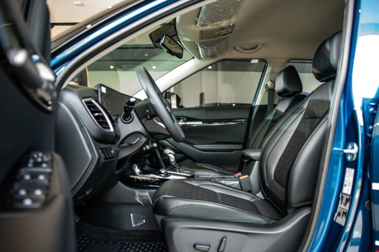 Seltos 2024 trang bị động cơ Xăng Smartstream 1.5G mới sản sinh công suất 113 mã lực tại 6,300 vòng/phút và mô-men xoắn cực đại 144 Nm tại 4,500 vòng/phút, cải tiến với trang bị kim phun kép, tích hợp công nghệ thông minh. Kết hợp với hộp số tự động vô cấp CVT cho khả năng tăng tốc mạnh mẽ nhưng vẫn mượt mà, linh hoạt khi di chuyển trong đô thị.