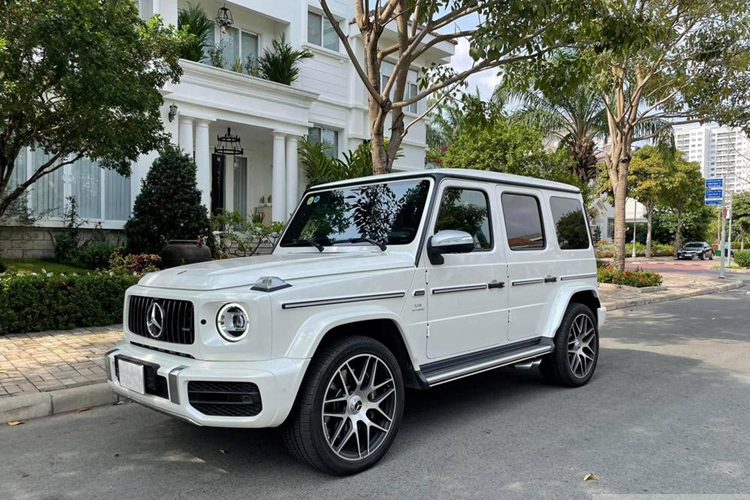Hiện tại, dòng xe SUV hạng sang Mercedes-AMG G63 đang có giá bán đã qua sử dụng từ 6,2 tỷ đến 10,5 tỷ đồng, tùy thuộc đời xe, showroom bán hay người sử dụng trực tiếp giao dịch.