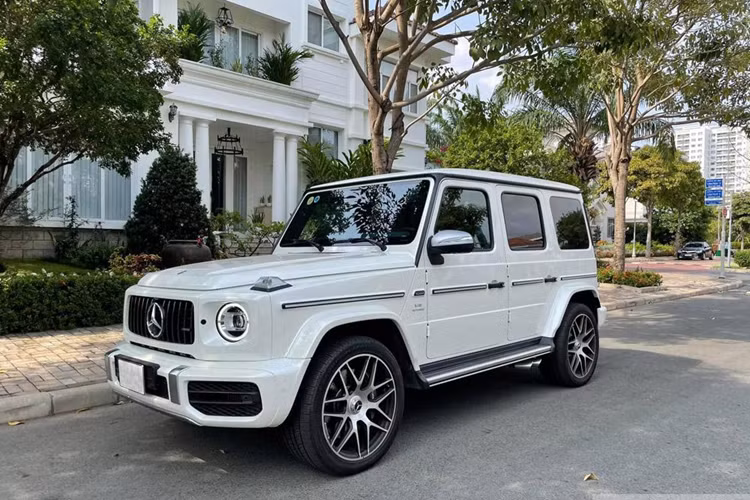 Hiện tại, dòng xe SUV hạng sang Mercedes-AMG G63 đang có giá bán đã qua sử dụng từ 6,2 tỷ đến 10,5 tỷ đồng, tùy thuộc đời xe, showroom bán hay người sử dụng trực tiếp giao dịch.