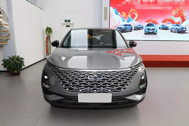 Tại thị trường Trung Quốc, Chery Omoda 5 Guardian Edition 2024 có 2 bản trang bị là Plus và Pro. Giá xe Chery Omoda 5 2024 lần lượt cho 2 phiên bản này 109.900 Nhân dân tệ (tương đương 377 triệu đồng) và 114.900 Nhân dân tệ (khoảng 394 triệu đồng).