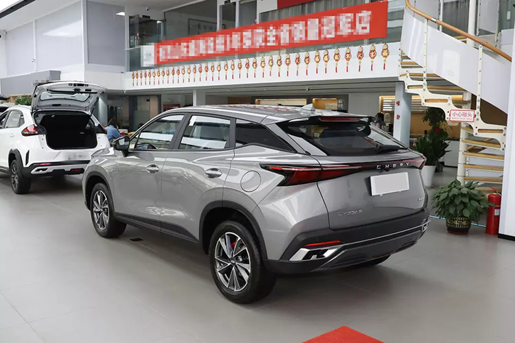 Theo kế hoạch, trong năm nay, thương hiệu con Omoda của Chery sẽ chính thức tung ra dòng xe này tại thị trường Việt Nam dưới cái tên C5. Bên cạnh đó, Omoda còn bán cả phiên bản thuần điện của C5 là E5 tại Việt Nam.