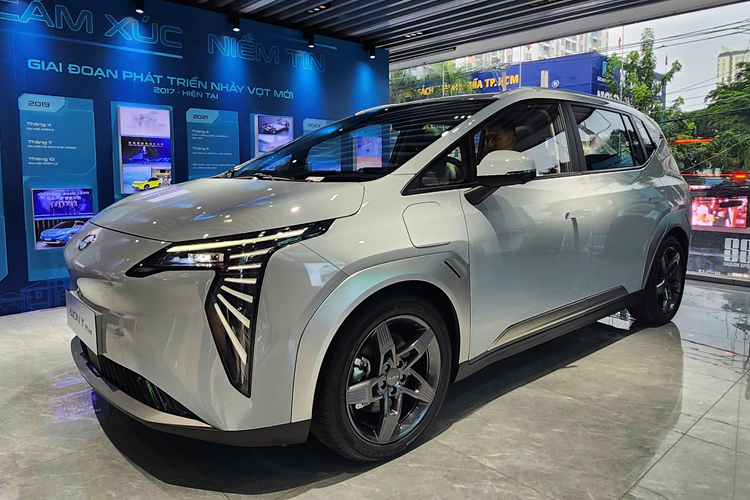 Nhìn chung, Aion Y Plus giá đắt và chưa thực sự hấp dẫn. Bên cạnh đó, xe còn gặp những bất lợi khác như thương hiệu xa lạ, hệ thống đại lý ít và không có cơ sở hạ tầng trạm sạc phủ khắp cả nước.