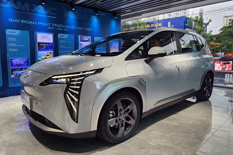 Nhìn chung, Aion Y Plus giá đắt và chưa thực sự hấp dẫn. Bên cạnh đó, xe còn gặp những bất lợi khác như thương hiệu xa lạ, hệ thống đại lý ít và không có cơ sở hạ tầng trạm sạc phủ khắp cả nước.